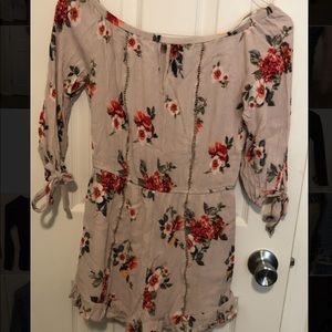 🌟Floral off the shoulder romper🌟